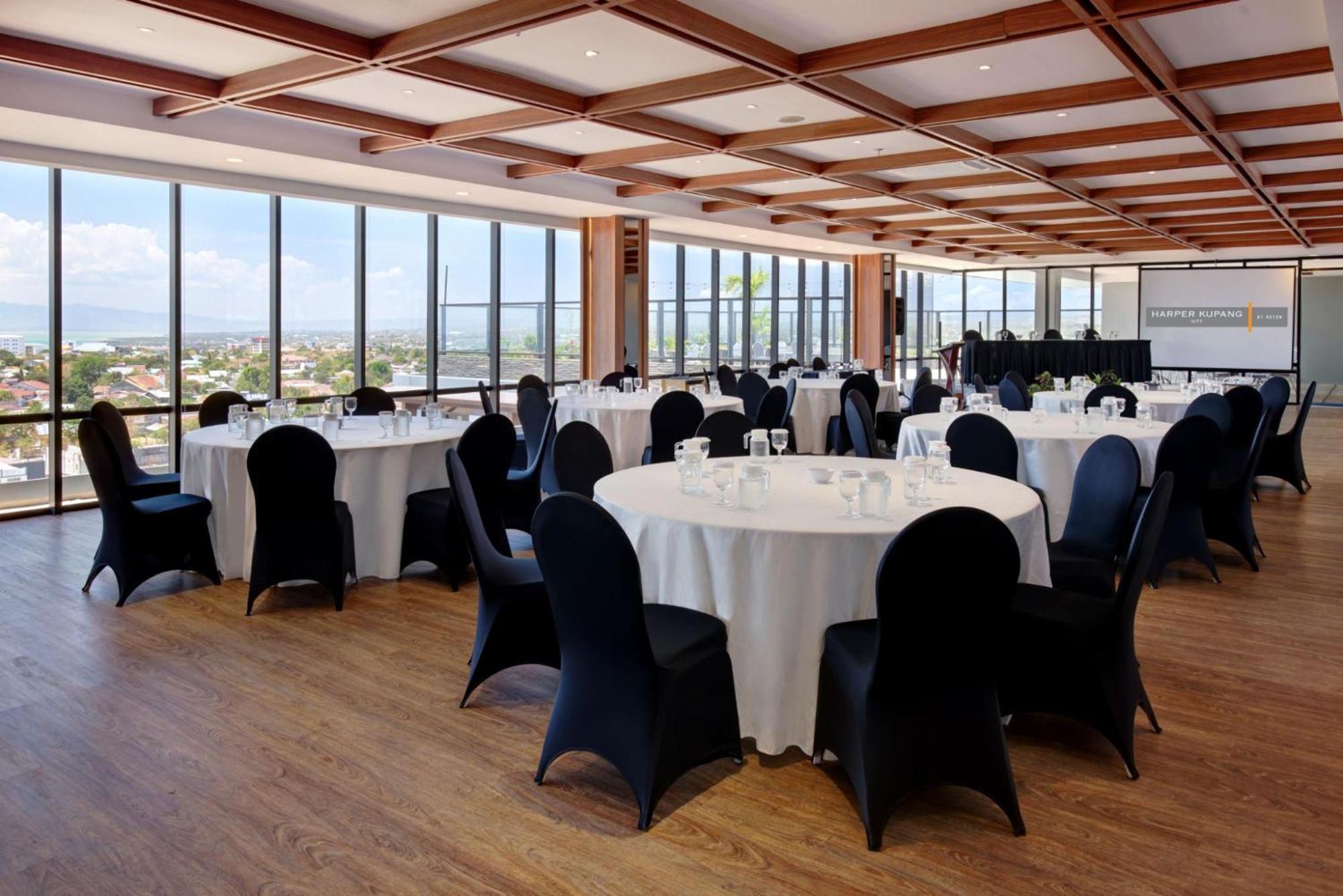 Harper Kupang By Aston Hotel Екстериор снимка