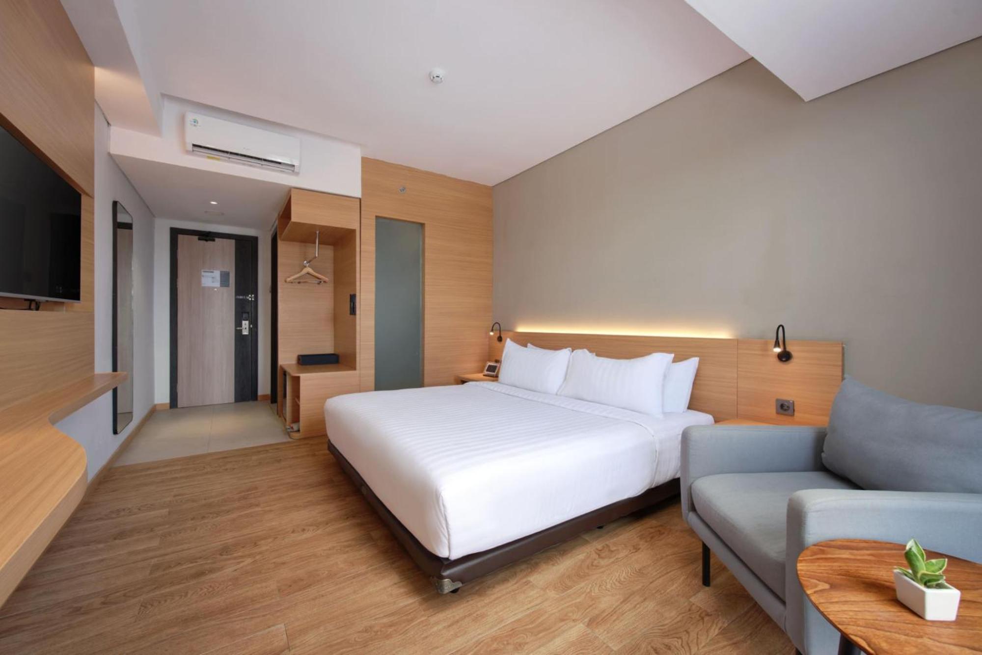 Harper Kupang By Aston Hotel Стая снимка